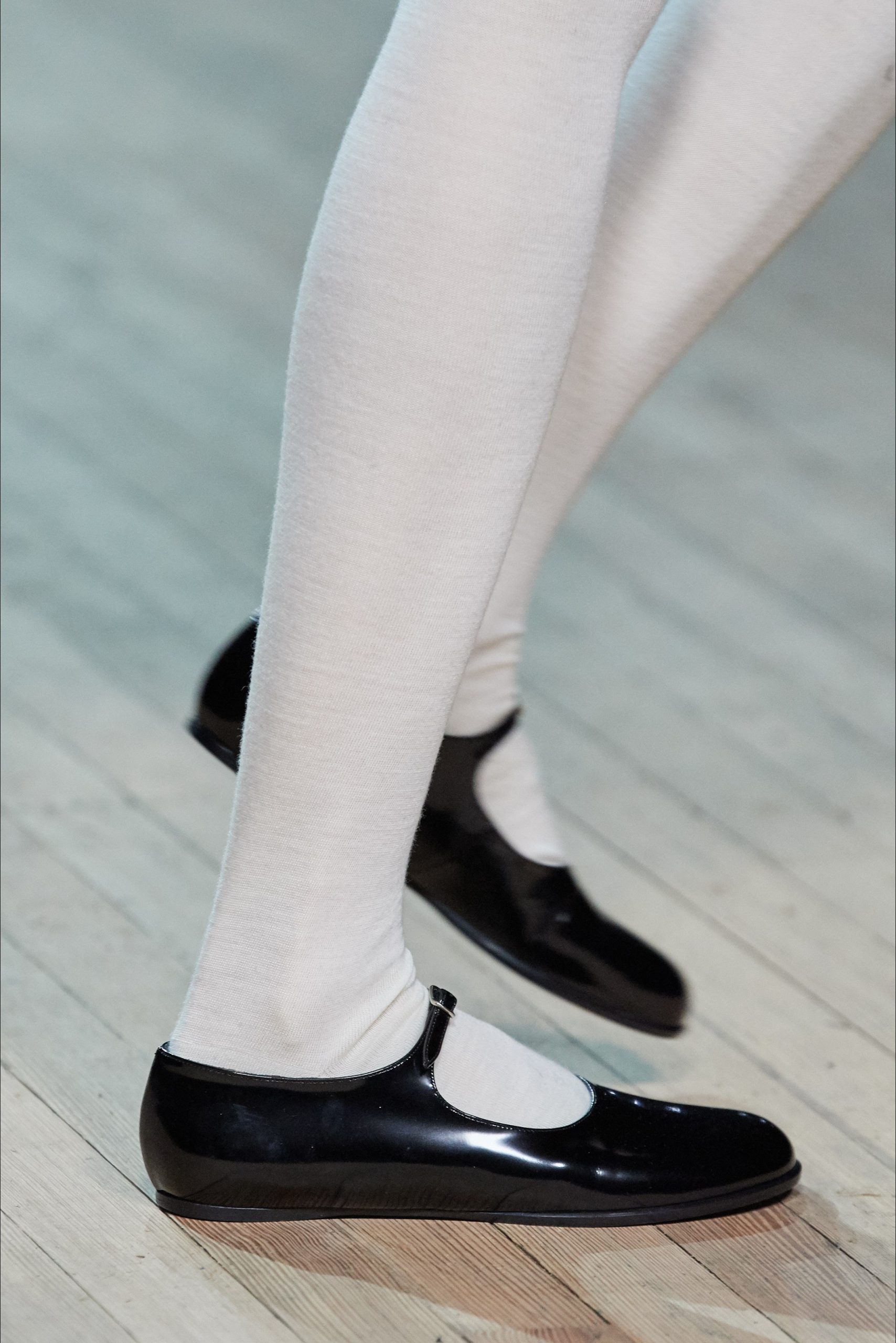 Giày Mary Jane xuất hiện tại sàn siễn BST Thu – Đông 2020 của Marc Jacobs. (Ảnh: Marc Jacobs)