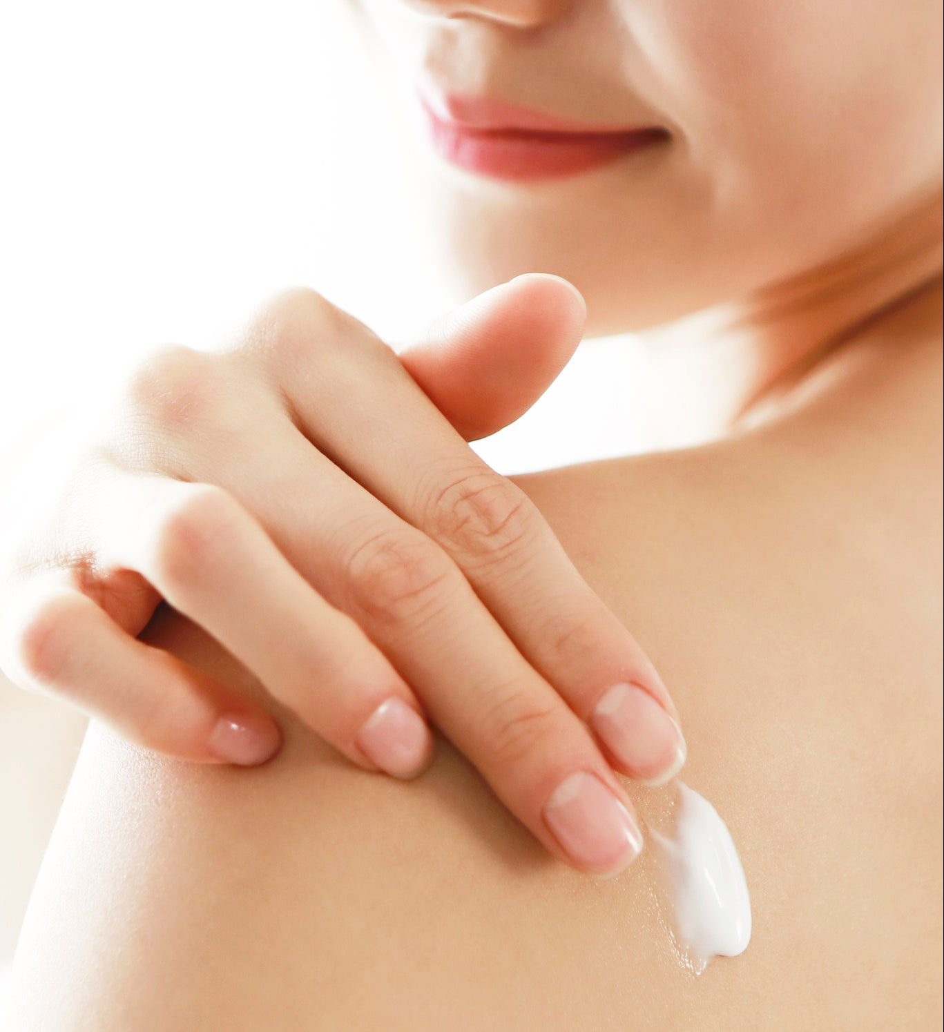 Có nên dùng kem dưỡng ẩm toàn thân cho da mặt không?