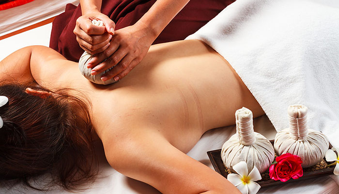 Massage thảo dược là phương pháp được nhiều người sử dụng ưa dùng bởi hiệu quả của phương pháp này đem lại với làn da và sức khỏe của mọi người.